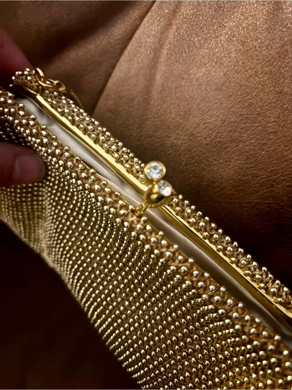 Lumured sparkling gold